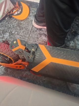 Patinete Eléctrico Naranja y Negro