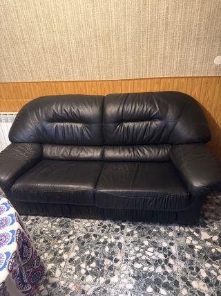 Sofá de cuero negro