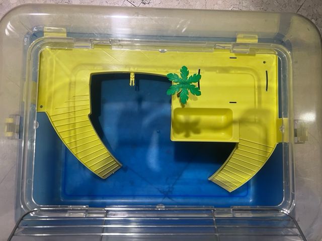 Casa para tortugas con túnel y rejilla