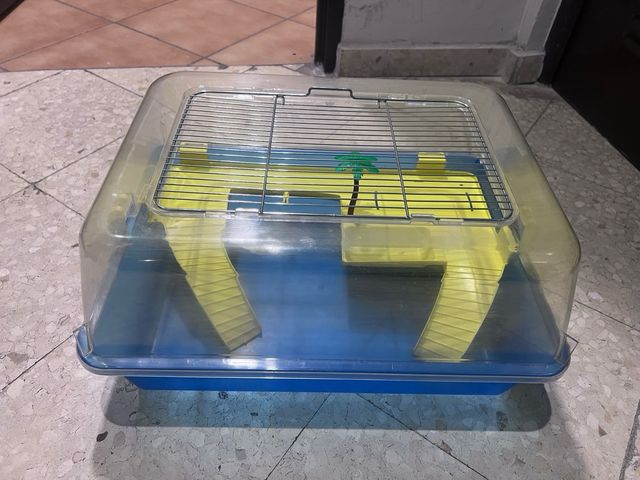 Casa para tortugas con túnel y rejilla