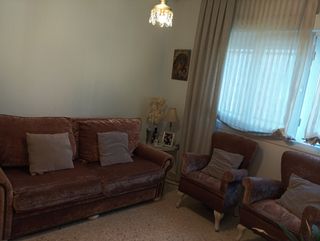 Sofá y sillones de terciopelo rosa