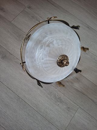 Lámpara de forja techo dorada y blanca