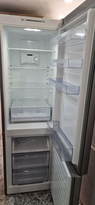 SEMINUEVA!!! NEVERA BALAY INOX 