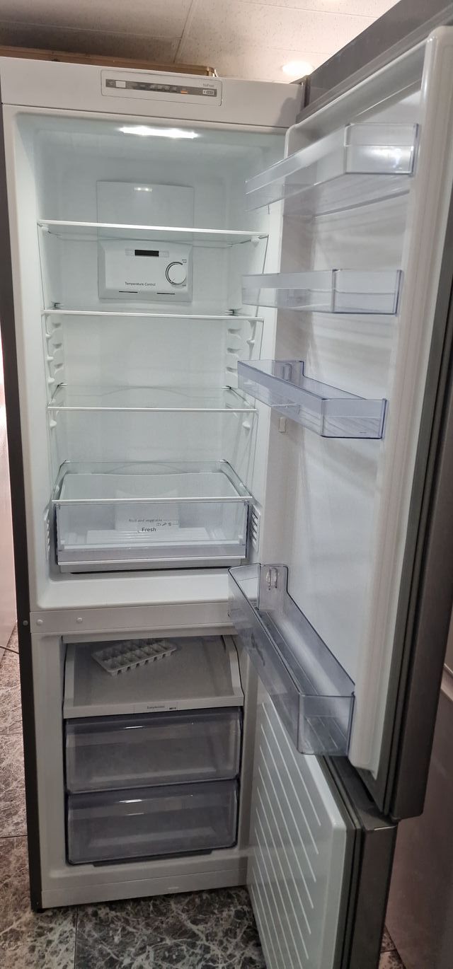 SEMINUEVA!!! NEVERA BALAY INOX