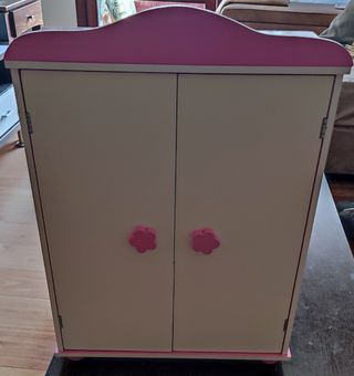 Armario para muñecas rosa y blanco