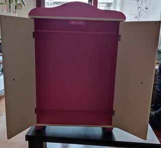 Armario para muñecas rosa y blanco