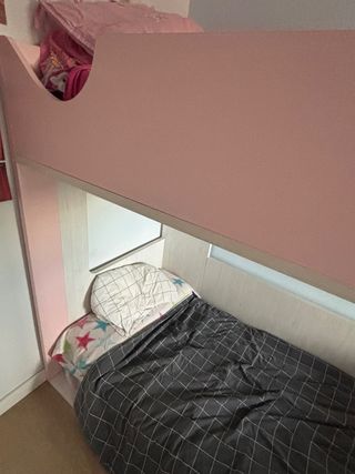 Litera infantil rosa y blanca