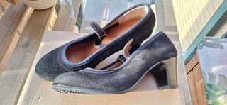 Zapatos de flamenco semi-profesionales negros.
