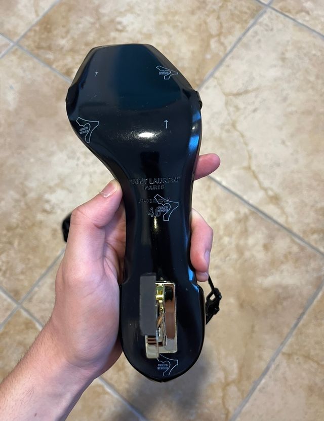 Tacchi YSL Neri con Dettagli Oro