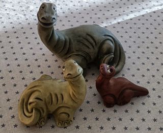 Figuras de dinosaurios de cerámica