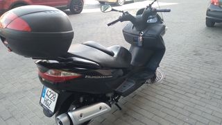 Suzuki Burgman 200cc 
Distintivo C