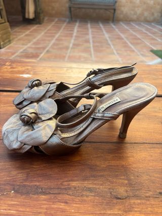 Zapatos de tacón Pedro Miralles dorados