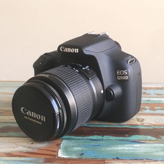 Canon EOS 1200D 18MP Full HD