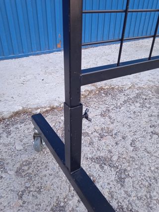 Expositor Negro con Enganches Plata Tienda Estante