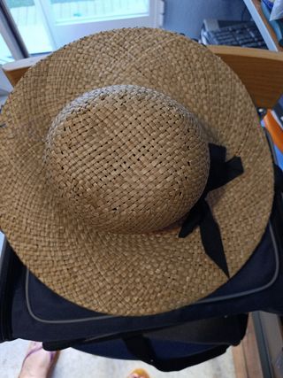 Sombrero de paja con lazo negro