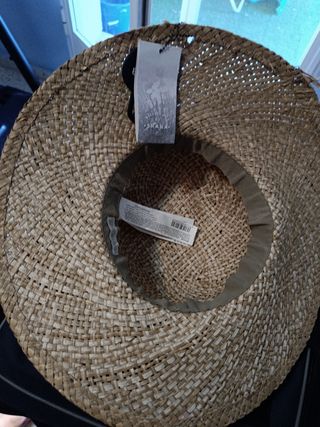 Sombrero de paja con lazo negro