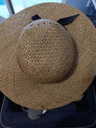 Sombrero de paja con lazo negro
