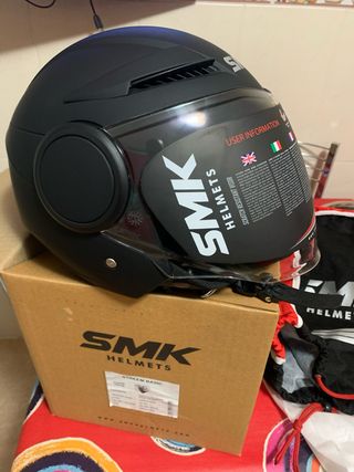 Casco jet SMK