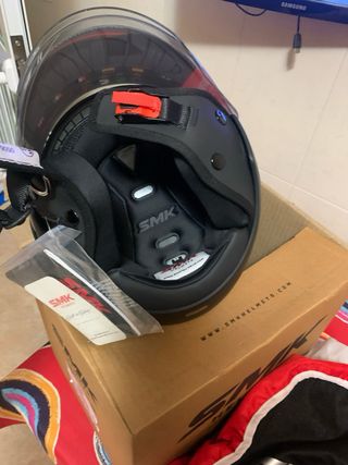 Casco jet SMK