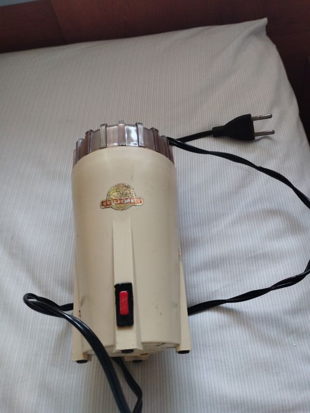 Molinillo de café vintage, marca TAURUS , redondo