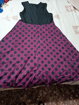 Vestido de lunares morado y negro