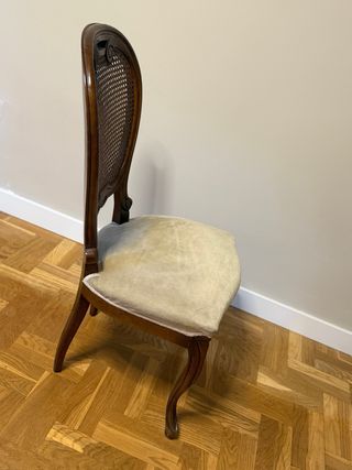 Sillas de madera con asiento tapizado