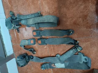 Nissan Terrano WD21 cinturones traseros