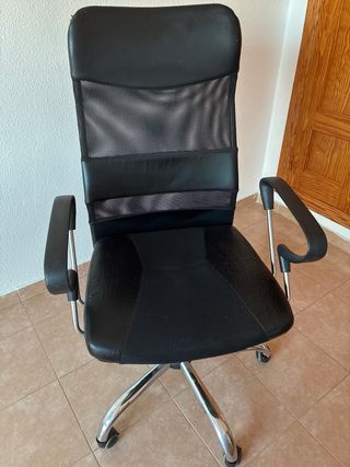 Silla de oficina ergonómica negra