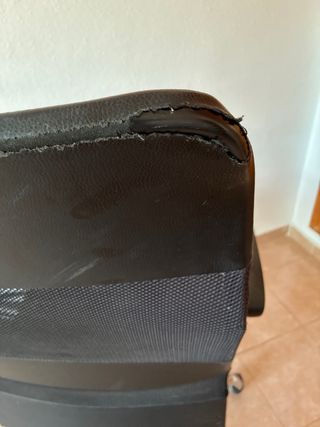 Silla de oficina ergonómica negra