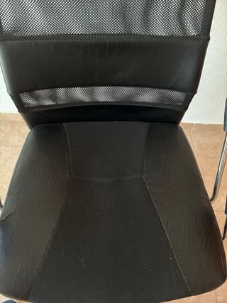 Silla de oficina ergonómica negra