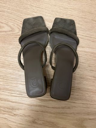Sandalias de tacón cuadradas