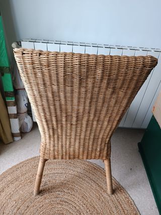 Silla de mimbre tejida color natural