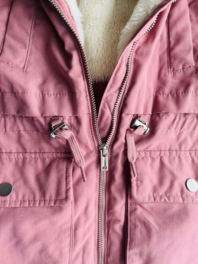 Abrigo niña H&M con Capucha. Con forro polar