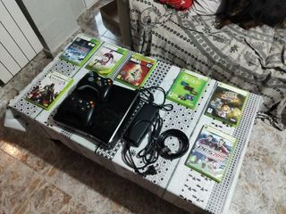 Xbox 360 Completa con 2 Mandos y Juegos
