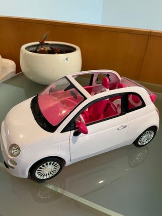 Auto Fiat 500 rosa Barbie