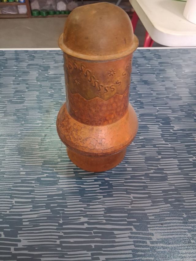 Urna de cobre/bronce decorada