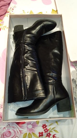 Botas altas negras talla 39