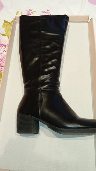 Botas altas negras talla 39