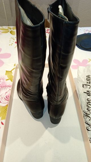 Botas altas negras talla 39