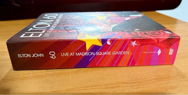 Firmado por Elton John 60 LiveDVD Edición Limitada