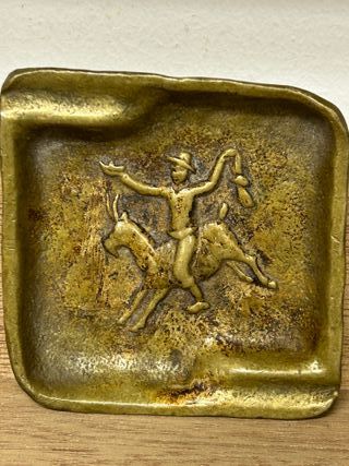Cenicero antiguo de bronce
