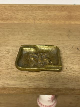 Cenicero antiguo de bronce