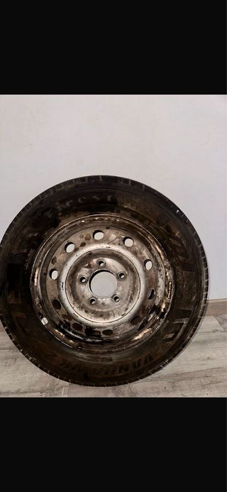 Neumático 215/65 R16C

FIRESTONE 

ESTÁ  NUEVA 
