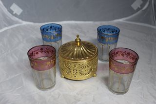 Juego 4 Vasos y Caja Dorada para tomar té