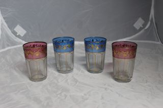 Juego 4 Vasos y Caja Dorada para tomar té