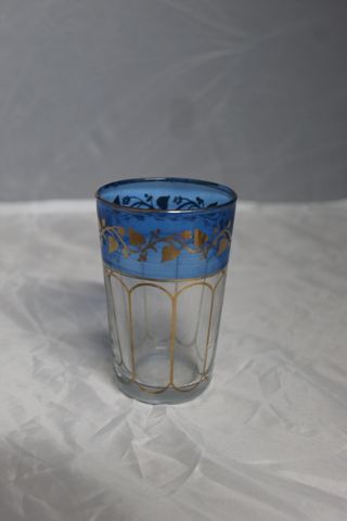 Juego 4 Vasos y Caja Dorada para tomar té