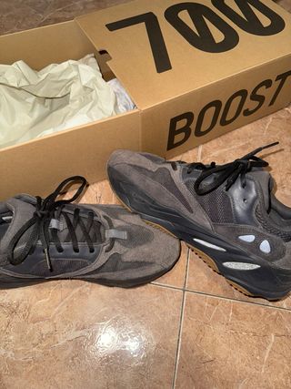 Adidas Yeezy 700 Utility Black