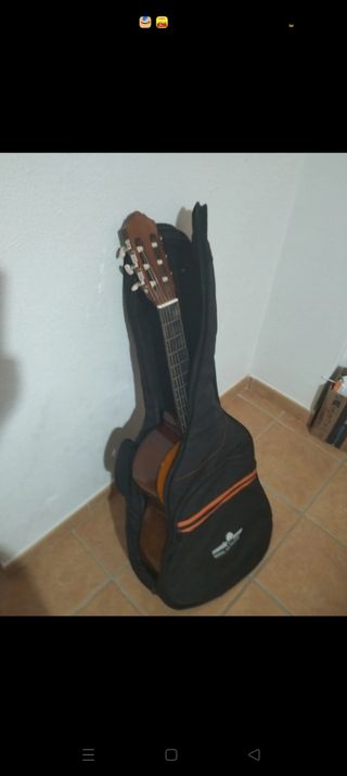 Chitarra classica con custodia