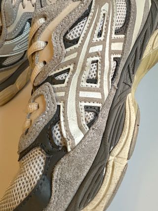 Zapatillas Asics Gel NYC grises