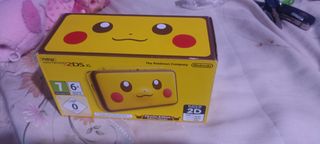 Nintendo 2DS XL Pikachu